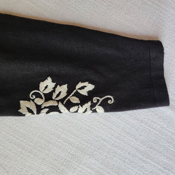 Lane Bryant Embroidered Black Sweater, Size 22/24 - Picture 5 of 10